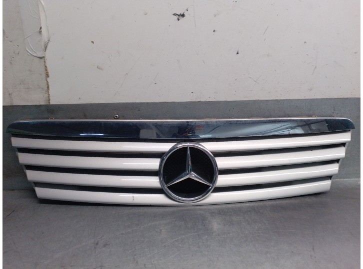 Recambio de rejilla delantera para mercedes-benz clase a (w168) 1.4 cat referencia OEM IAM 1688801283 A16888803603594 
