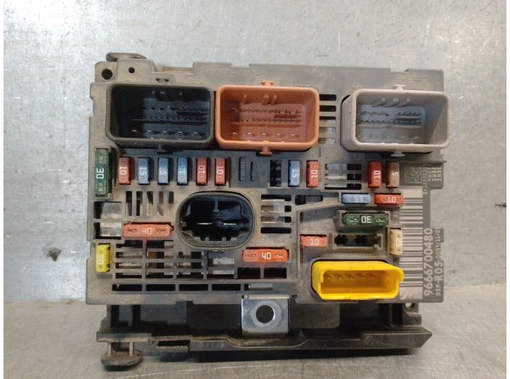 Recambio de caja reles / fusibles para peugeot 308 sport referencia OEM IAM 9666700480  