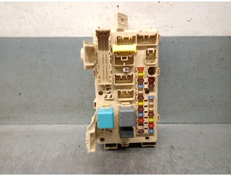 Recambio de caja reles / fusibles para toyota avensis berlina (t25) 2.2 d-4d cat referencia OEM IAM 82641CA010F 