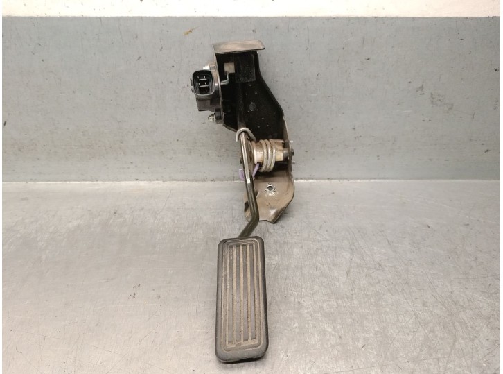 Recambio de potenciometro pedal para toyota avensis berlina (t25) 2.2 d-4d cat referencia OEM IAM 7801013011 7801013011 