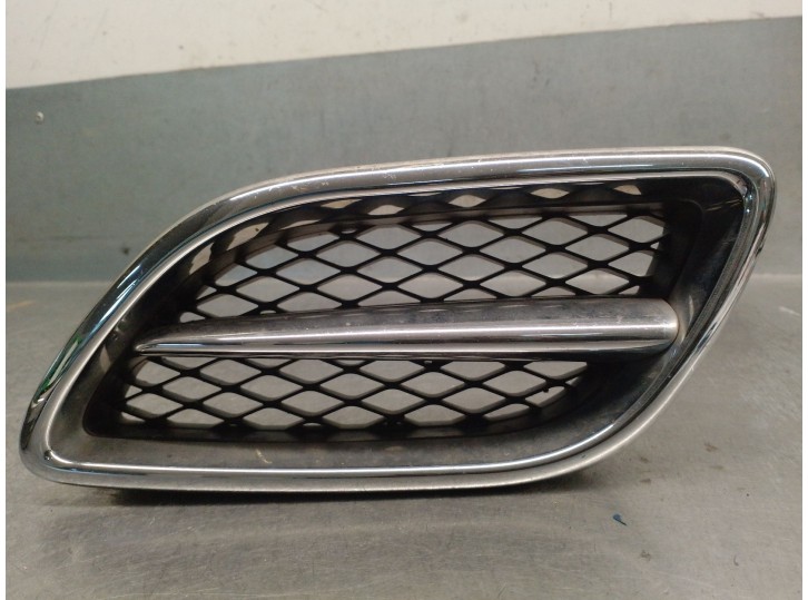 Replacement front grille for Nissan Primera Saloon (P11) 2.0 Turbodiesel CAT OEM IAM reference 623109F525 623109F525 