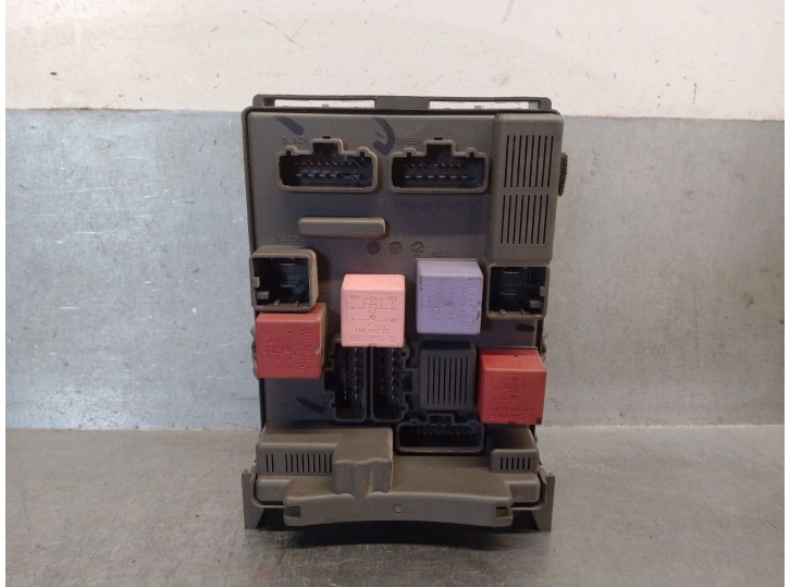 Recambio de caja reles / fusibles para renault laguna ii (bg0) 2.0 dci diesel cat referencia OEM IAM 518856117  