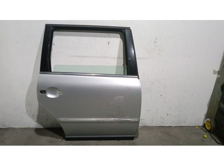 Recambio de puerta trasera derecha para volkswagen passat variant (3b6) 1.9 tdi referencia OEM IAM 3B5833052AB  3B5833052AB