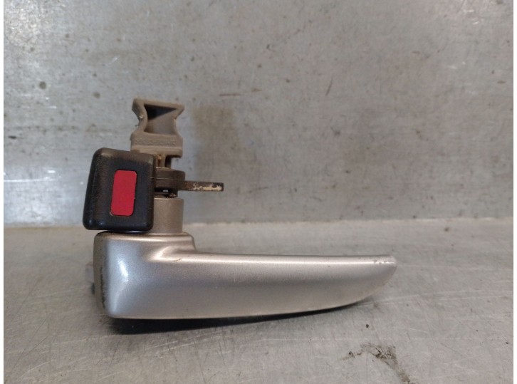 Replacement front left interior door handle for Mazda 3 Saloon (BK) 1.6 CD Diesel CAT OEM IAM reference D35159330C02 D351