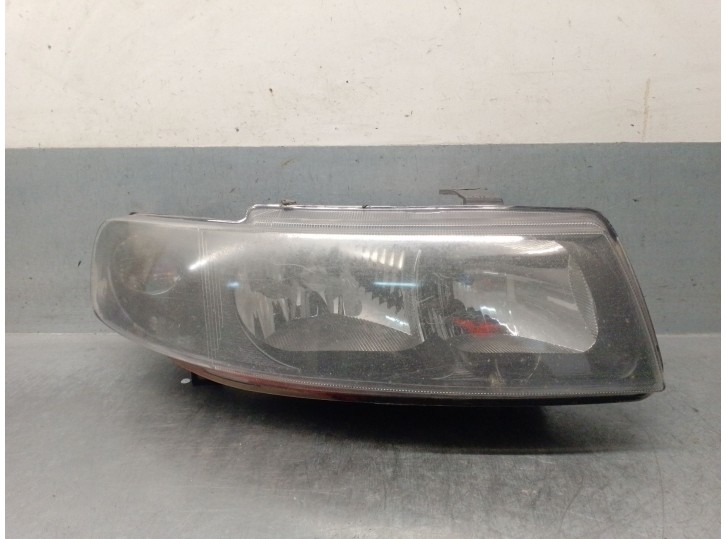 Replacement right headlight for Seat Leon (1M1) 1.9 TDI OEM IAM reference 1M1941016 VALEO