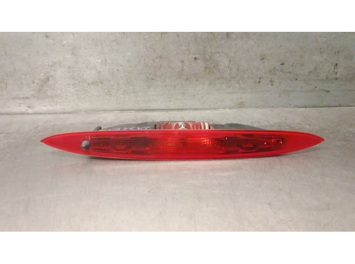 Recambio de luz central de freno para renault modus 1.4 16v referencia OEM IAM 8200219415 8200219415 