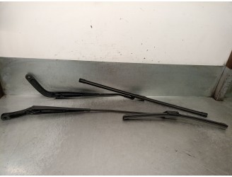 Replacement front right wiper arm for Seat Leon (KL1) 1.0 TSI OEM IAM reference 5FB955410 5FB955410 