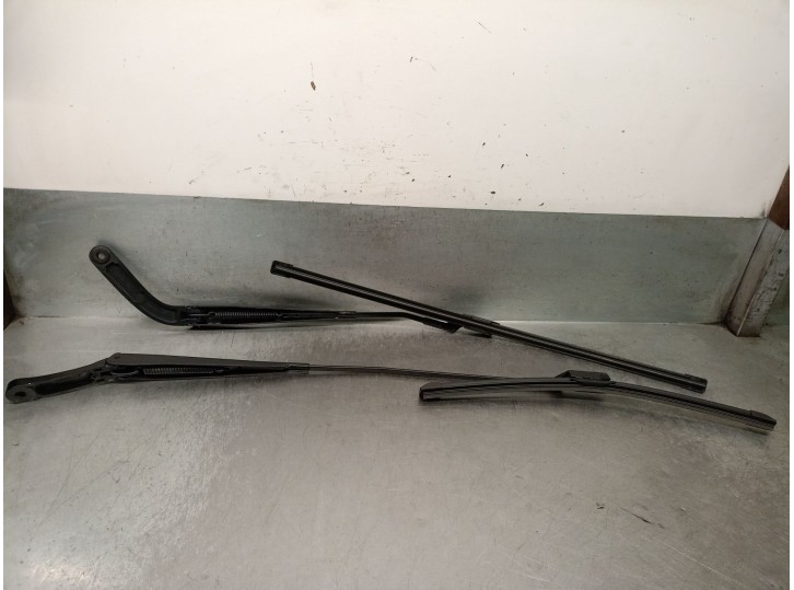 Replacement front right wiper arm for Seat Leon (KL1) 1.0 TSI OEM IAM reference 5FB955410 5FB955410 