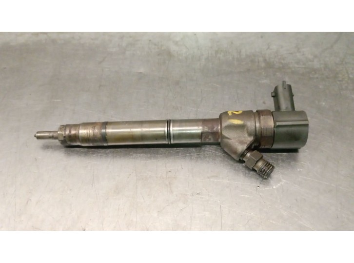 Recambio de inyector para hyundai i30 1.6 crdi cat referencia OEM IAM 338002A400  0445110256 BOSCH