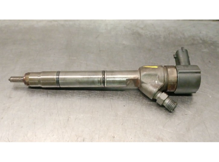 Recambio de inyector para hyundai i30 1.6 crdi cat referencia OEM IAM 338002A400  0445110256 BOSCH