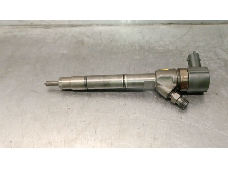 Recambio de inyector para hyundai i30 1.6 crdi cat referencia OEM IAM 338002A400  0445110256 BOSCH