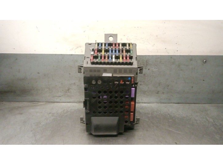 Recambio de caja reles / fusibles para renault laguna (b56) 1.9 dti diesel cat referencia OEM IAM 7700821586  