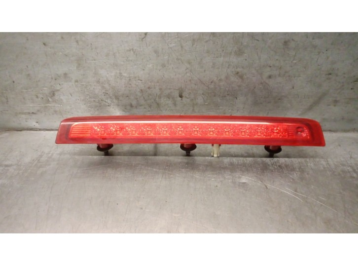Recambio de luz central de freno para hyundai i30 1.6 crdi cat referencia OEM IAM 927002L0 927002L000 