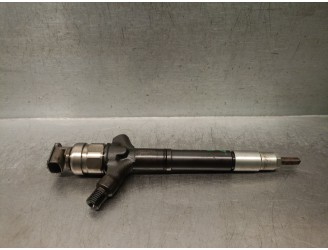 Recambio de inyector para toyota avensis wagon (t25) 2.0 turbodiesel cat referencia OEM IAM 236700R030  DENSO