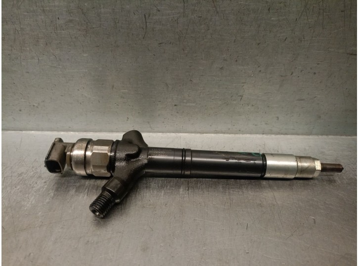Recambio de inyector para toyota avensis wagon (t25) 2.0 turbodiesel cat referencia OEM IAM 236700R030  DENSO