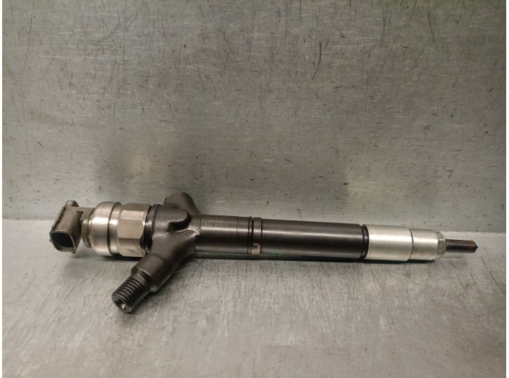 Recambio de inyector para toyota avensis wagon (t25) 2.0 turbodiesel cat referencia OEM IAM 236700R030  DENSO