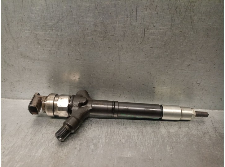 Recambio de inyector para toyota avensis wagon (t25) 2.0 turbodiesel cat referencia OEM IAM 236700R030  DENSO