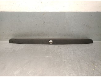 Recambio de molduras traseras para ford escort berlina/turnier 1.8 16v cat referencia OEM IAM 93ABA43404AE  