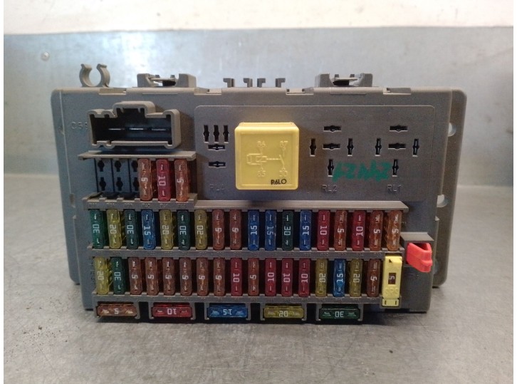 Replacement relay/fuse box for MG 75 series (RJ) 2.0 16V CDT OEM IAM reference YQE103138 