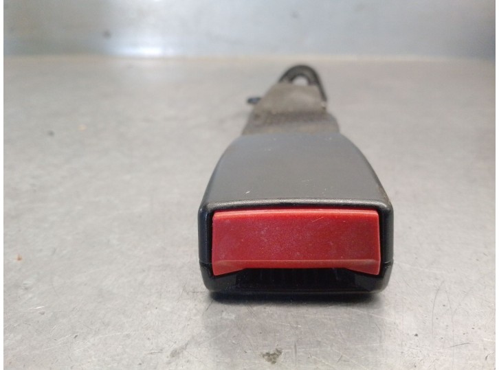 Recambio de enganche cinturon trasero izquierdo para mg serie 75 (rj) 2.0 16v cdt referencia OEM IAM 770284 204D2 