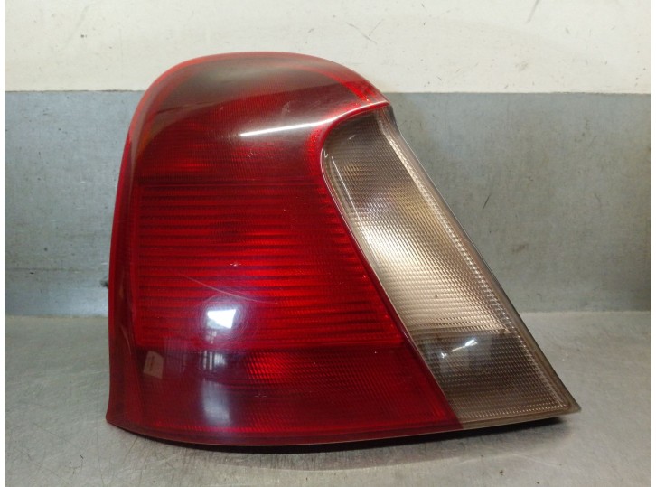 Recambio de piloto trasero izquierdo para mg serie 75 (rj) 2.0 16v cdt referencia OEM IAM 263141 204D2 