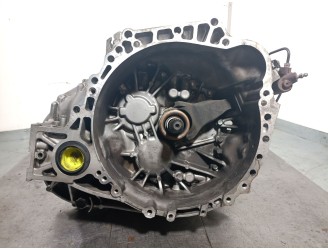 Recambio de caja cambios para toyota avensis station wagon (_t27_) 2.0 d-4d (adt270_) referencia OEM IAM  3030020A90 AISIN
