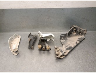 Recambio de bisagra puerta para renault kangoo 1.5 dci diesel cat referencia OEM IAM 8200497645 8200497645 