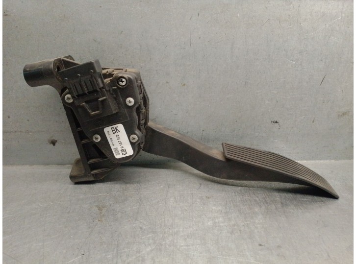Recambio de potenciometro pedal para opel astra h ber. 1.7 16v cdti referencia OEM IAM 9157998 848003 