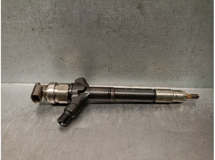 Recambio de inyector para toyota avensis wagon (t25) 2.0 turbodiesel cat referencia OEM IAM 236700R190  DENSO