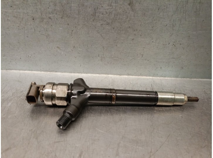 Recambio de inyector para toyota avensis wagon (t25) 2.0 turbodiesel cat referencia OEM IAM 236700R190  DENSO