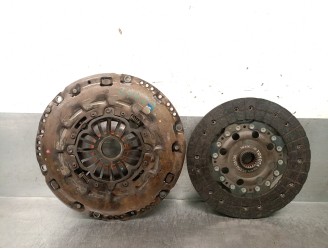 Recambio de kit embrague para toyota avensis wagon (t25) 2.0 turbodiesel cat referencia OEM IAM 3121005100 3100105040 LUK