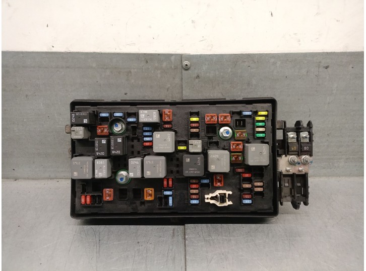 Recambio de caja reles / fusibles para chevrolet cruze hatchback (j305) 1.7 d referencia OEM IAM 13255300 529050199 