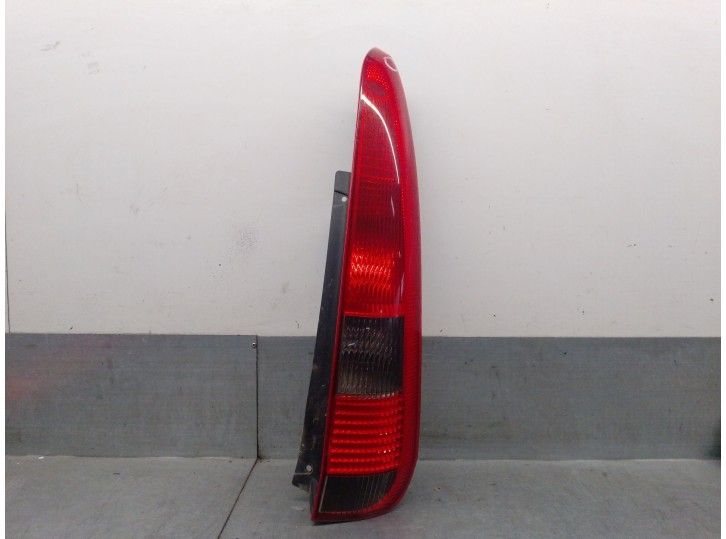 Recambio de piloto trasero derecho para ford fusion (cbk) 1.4 tdci cat referencia OEM IAM 2S6113N004AD 1324515 