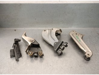 Recambio de soporte / guia puerta corredera para dacia dokker 1.5 blue dci diesel fap cat referencia OEM IAM 745967497R 74596749