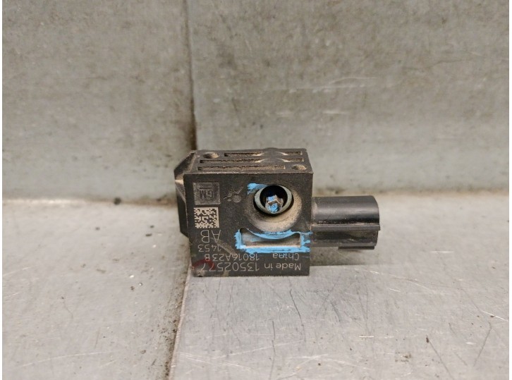 Recambio de sensor impacto para chevrolet cruze hatchback (j305) 1.7 d referencia OEM IAM 13502577 13502577 