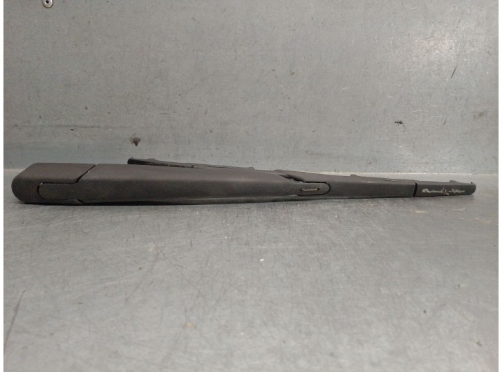 Recambio de brazo limpia trasero para opel astra gtc 1.9 16v cdti cat (z 19 dth / lrd) referencia OEM IAM 13109107 93183150 