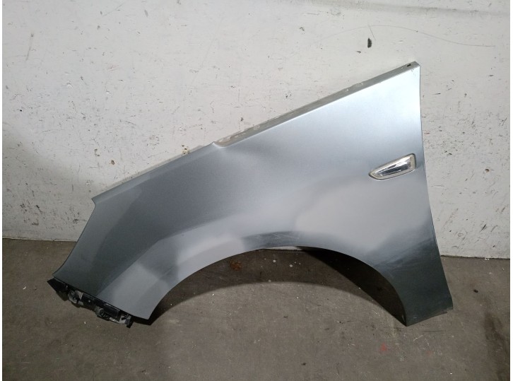 Recambio de aleta delantera izquierda para opel zafira tourer 2.0 cdti cat referencia OEM IAM A20DT 