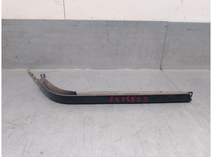 Recambio de cerquillo faro para mercedes-benz clase c (w202) berlina 1.8 16v cat referencia OEM IAM 2028260480 A2028260277 