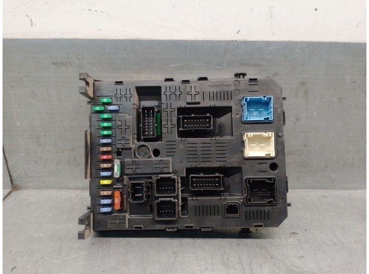 Recambio de caja reles / fusibles para peugeot partner furgoneta/monovolumen 1.6 hdi 16v referencia OEM IAM 967847708001  JOHNSO