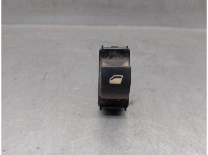 Recambio de mando elevalunas delantero derecho para peugeot partner furgoneta/monovolumen 1.6 hdi 16v referencia OEM IAM 6490E2 