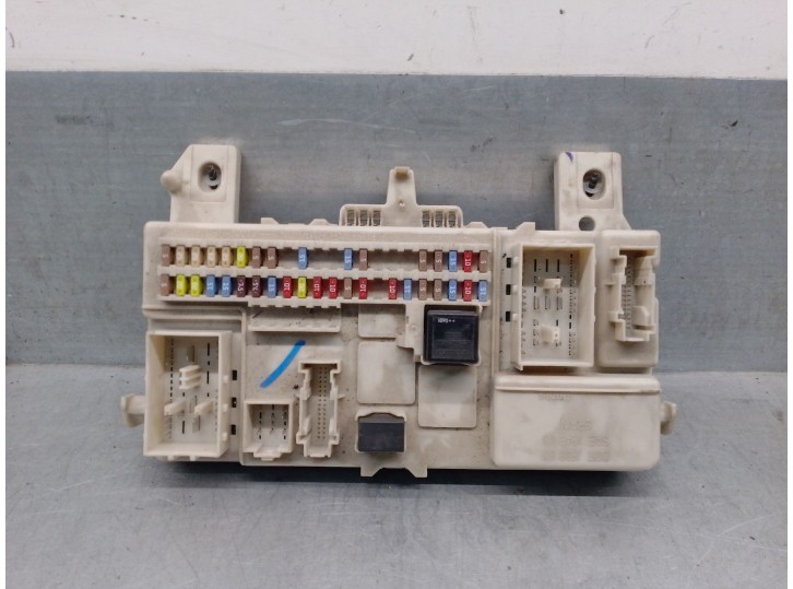 Recambio de caja reles / fusibles para volvo s40 berlina 2.0 diesel cat referencia OEM IAM 30728906  