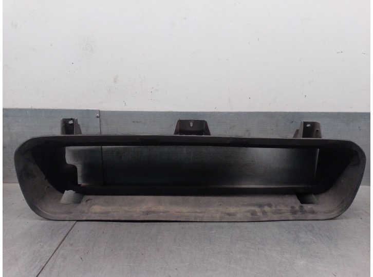 Replacement front radiator grille for Volvo S40 sedan 2.0 diesel CAT OEM IAM reference 08678313 8678313 