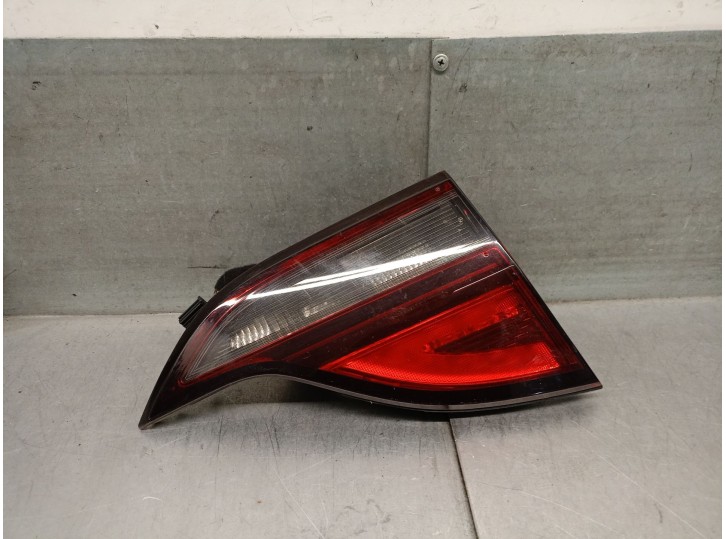 Recambio de piloto trasero porton izquierdo para opel zafira tourer 2.0 cdti cat referencia OEM IAM 13292358 1222332 