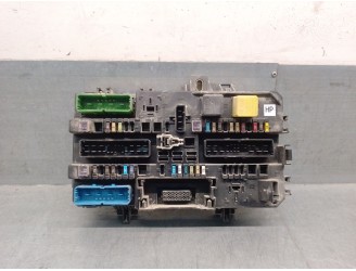 Recambio de caja reles / fusibles para opel astra h berlina 1.9 cdti referencia OEM IAM 13220830  HELLA