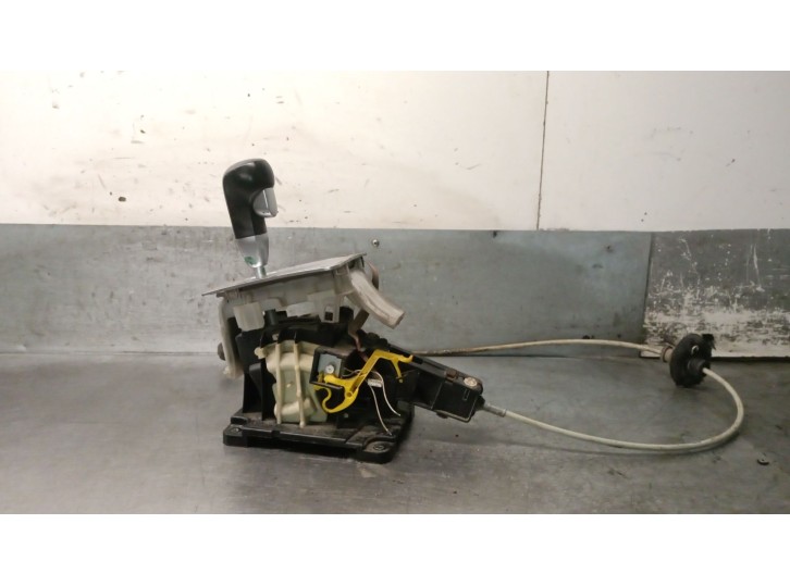 Recambio de palanca cambio para opel astra h berlina 1.9 cdti referencia OEM IAM 13121110 5759102 