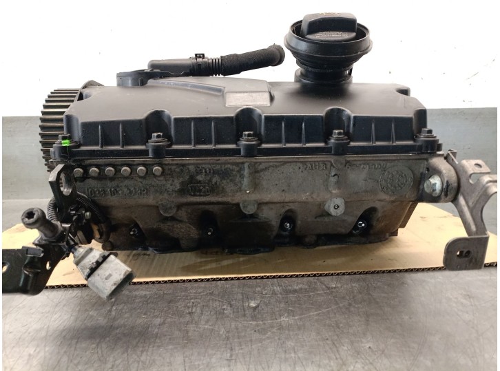 Recambio de culata para volkswagen golf v berlina (1k1) 1.9 tdi referencia OEM IAM 038103373R 03G103351C 