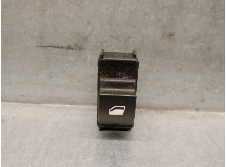Replacement front right window regulator switch for Citroën Berlingo (ER_, EC_) 1.5 BlueHDi 100 OEM IAM reference YH01 YH01 