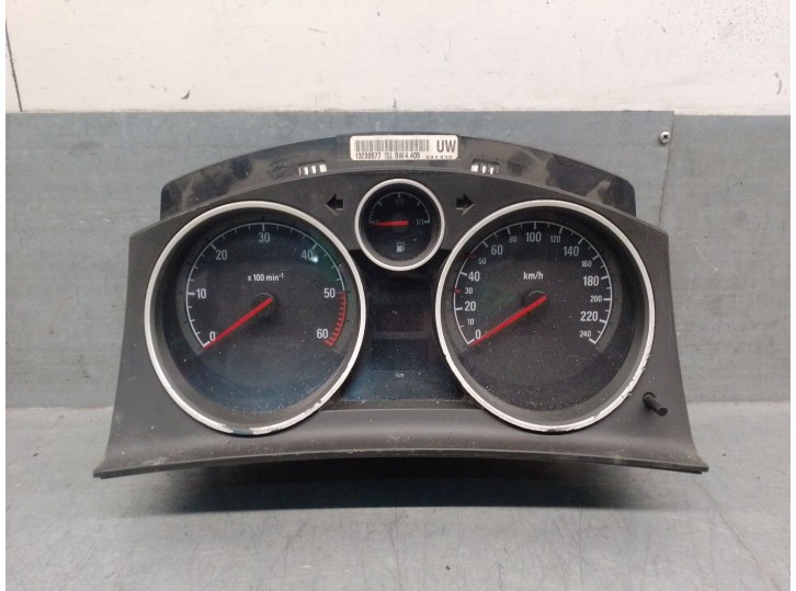 Recambio de cuadro instrumentos para opel astra h berlina 1.9 cdti referencia OEM IAM 13216683 6260675 