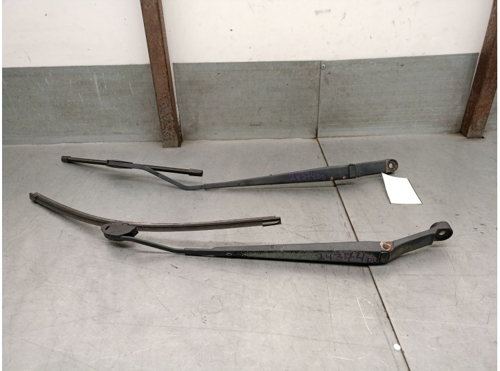 Recambio de brazo limpia delantero derecho para chevrolet aveo 1.4 cat referencia OEM IAM 96648552 96648550 