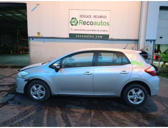 toyota auris del año 2010